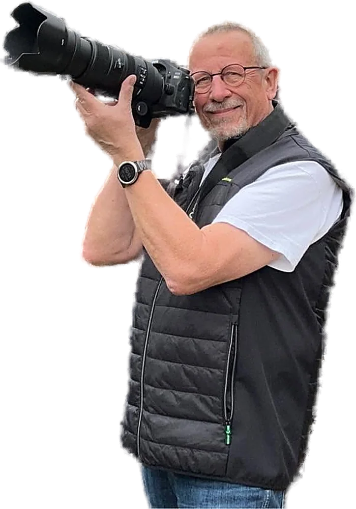 Jan Gorter met telelens, vrijstaand uitgesneden